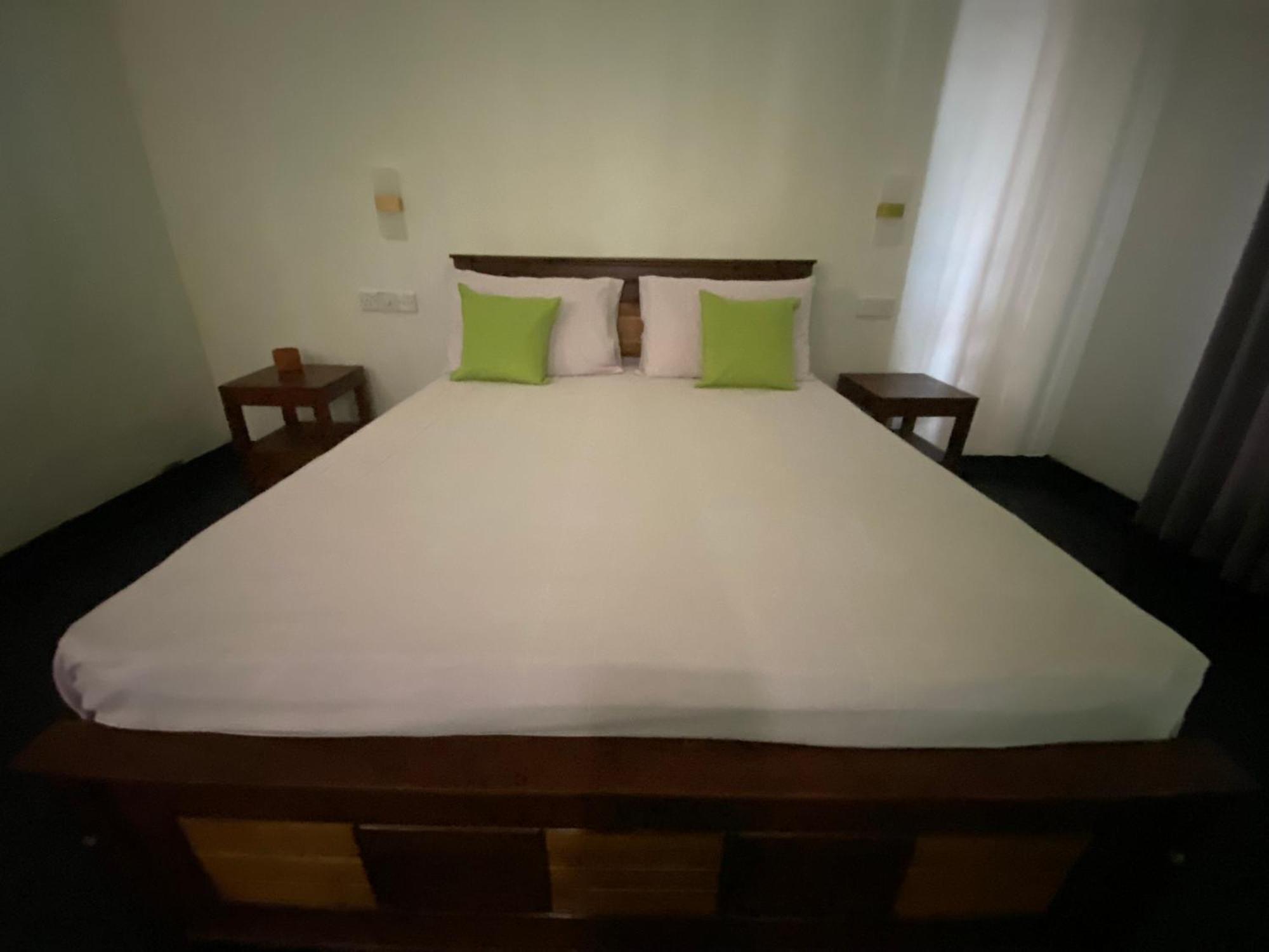 Sapphire Blue Hotel Hikkaduwa Kültér fotó